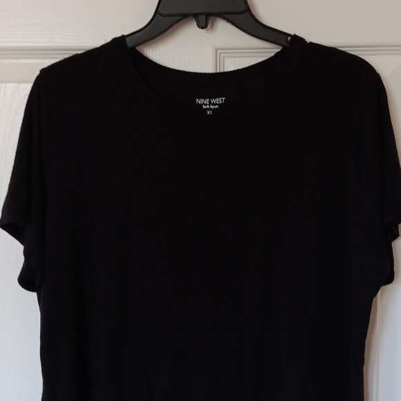 Bundle of 1 black and 1 white  Tees. GOOD Condition - Picture 6 of 9